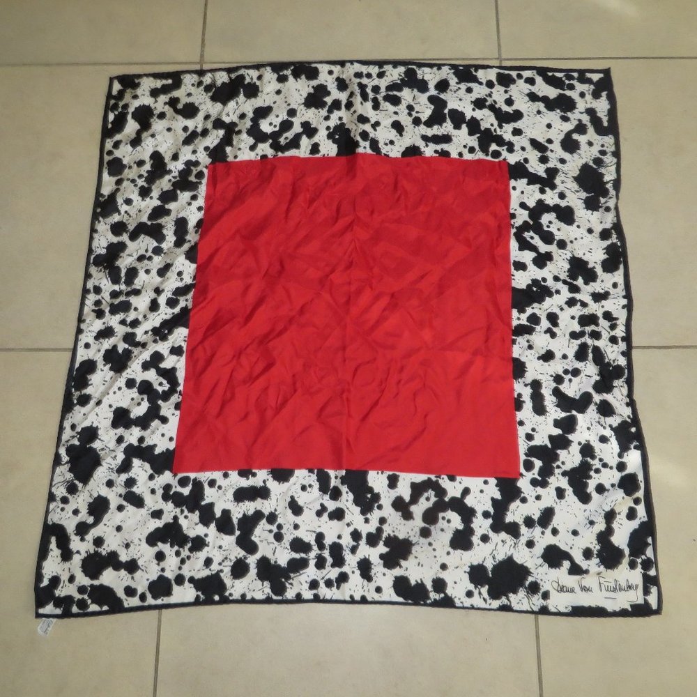 ❤️DIANE VON FURSTENBERG DVF Black Spotted Silk Scarf Handrolled Hem 27x28